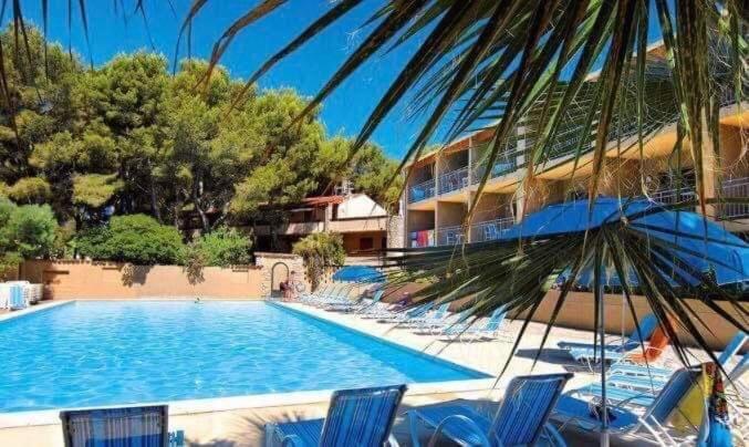 Sanary Sur Mer Appartement 30M2 T2 Avec Terrasse Piscine 10Min A Pied De La Plage Exterior photo
